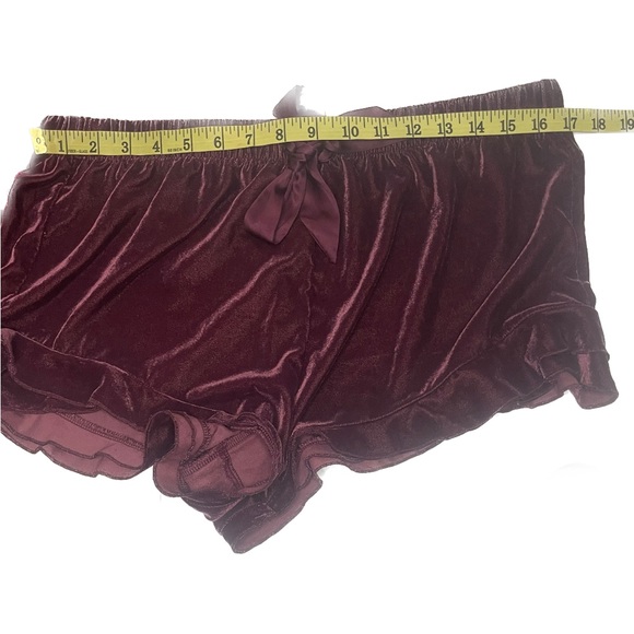 Victoria’s Secret Burgundy Velvet Velour Ruffle Hem Shorts & Cami pl’s Size M - Picture 11 of 13